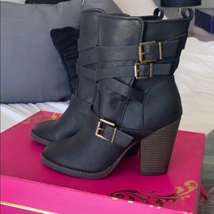 Candies Healed Boots